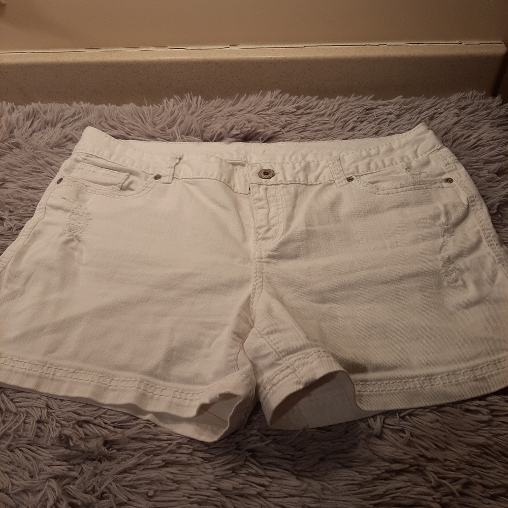 Maurices White Distressed 5 Pocket Denim Shorts Size 13/14